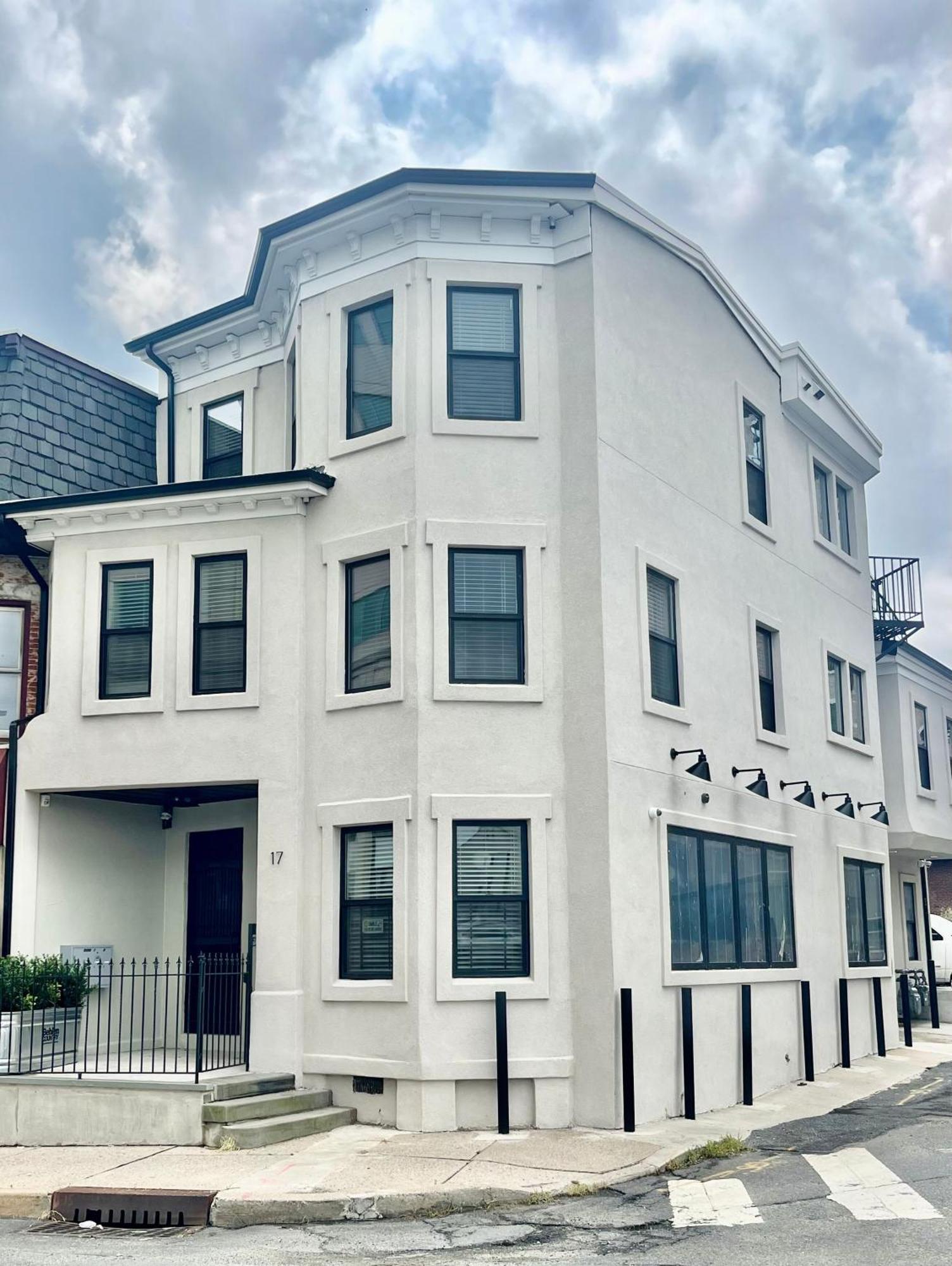 Modern Fully Renovated Suite & Loft In Downtown Trenton Exterior photo