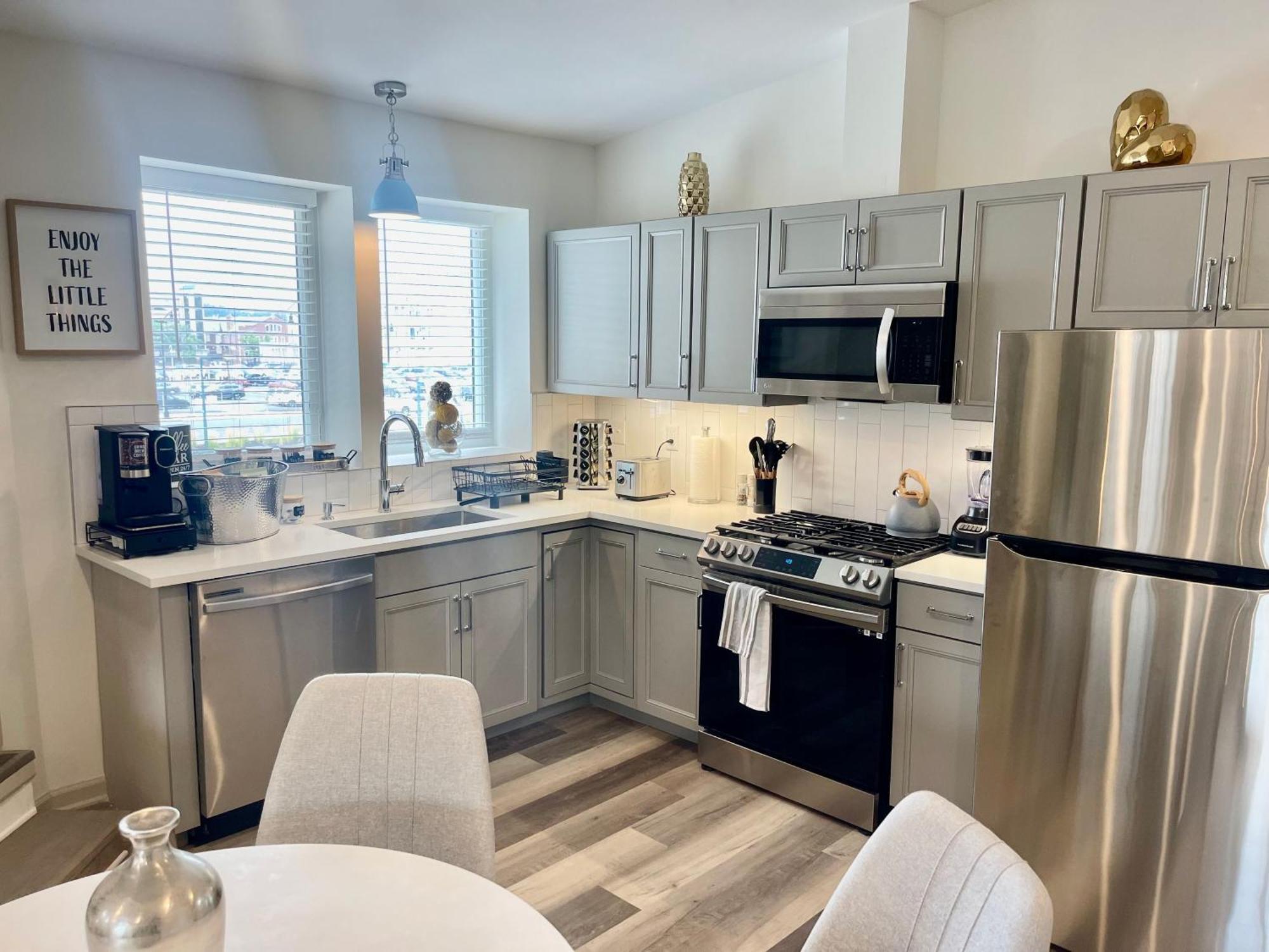 Modern Fully Renovated Suite & Loft In Downtown Trenton Exterior photo