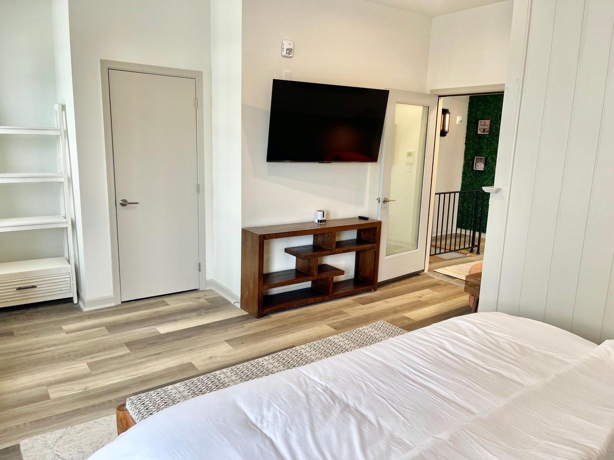 Modern Fully Renovated Suite & Loft In Downtown Trenton Exterior photo