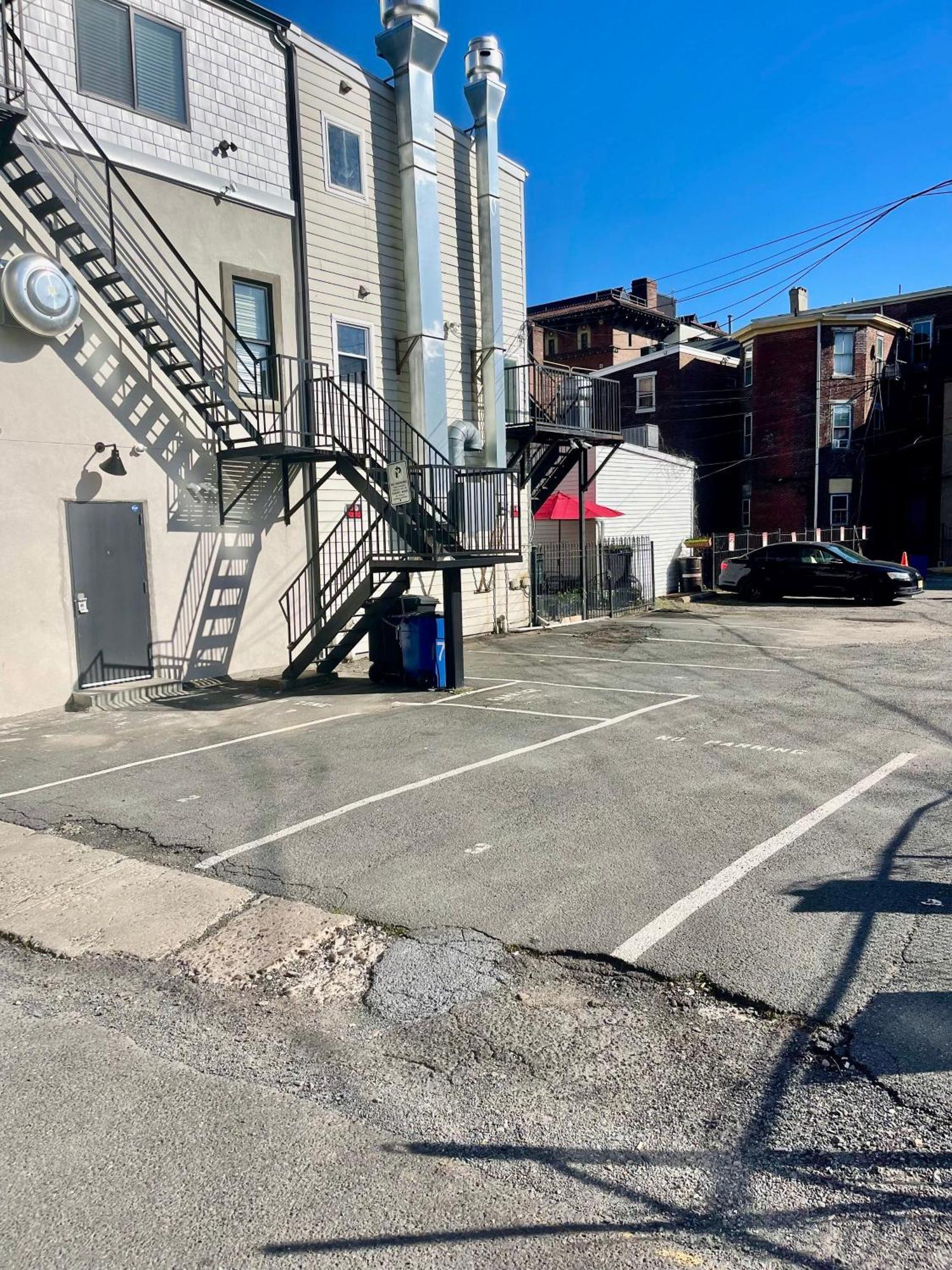 Modern Fully Renovated Suite & Loft In Downtown Trenton Exterior photo