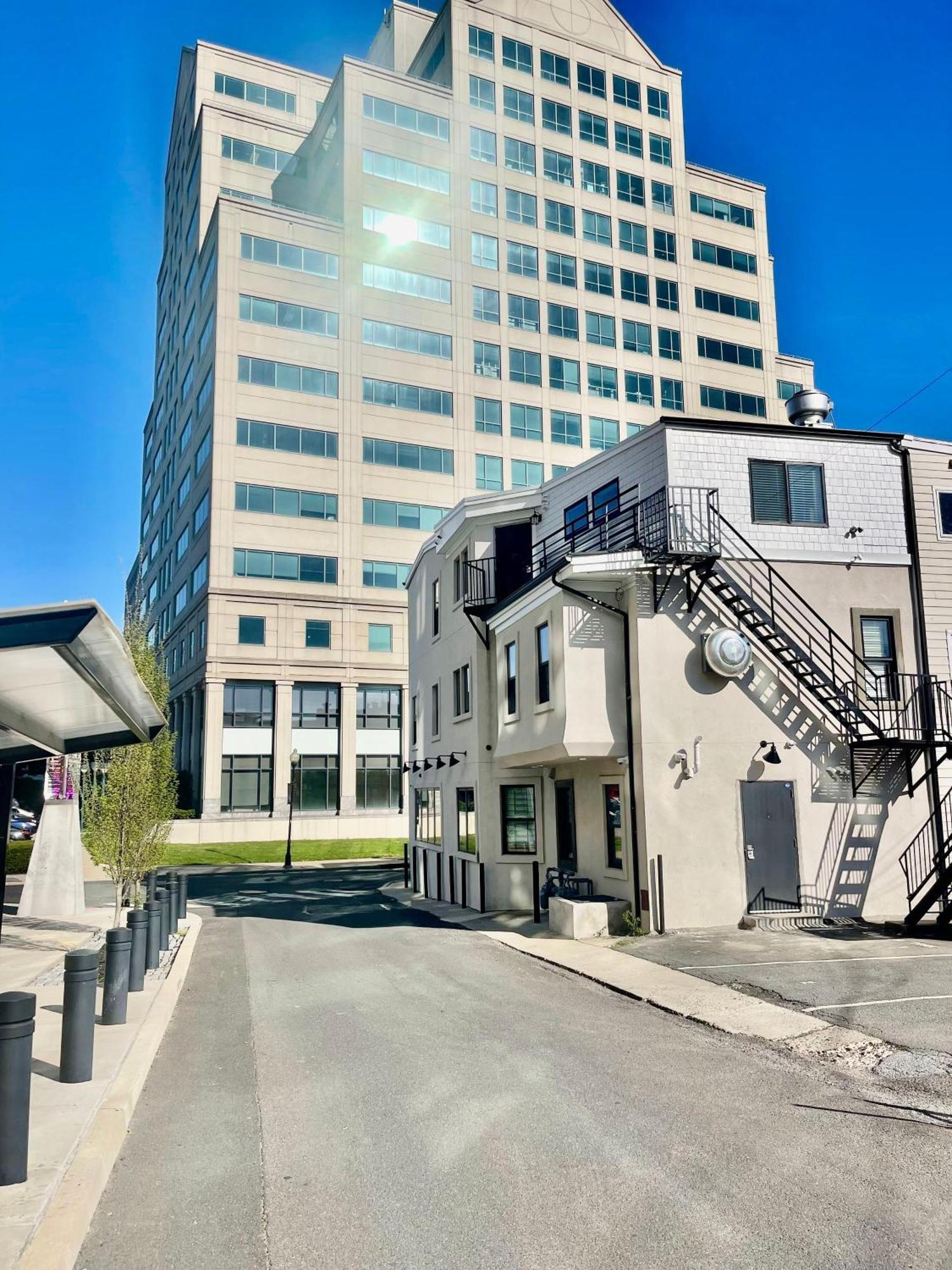 Modern Fully Renovated Suite & Loft In Downtown Trenton Room photo