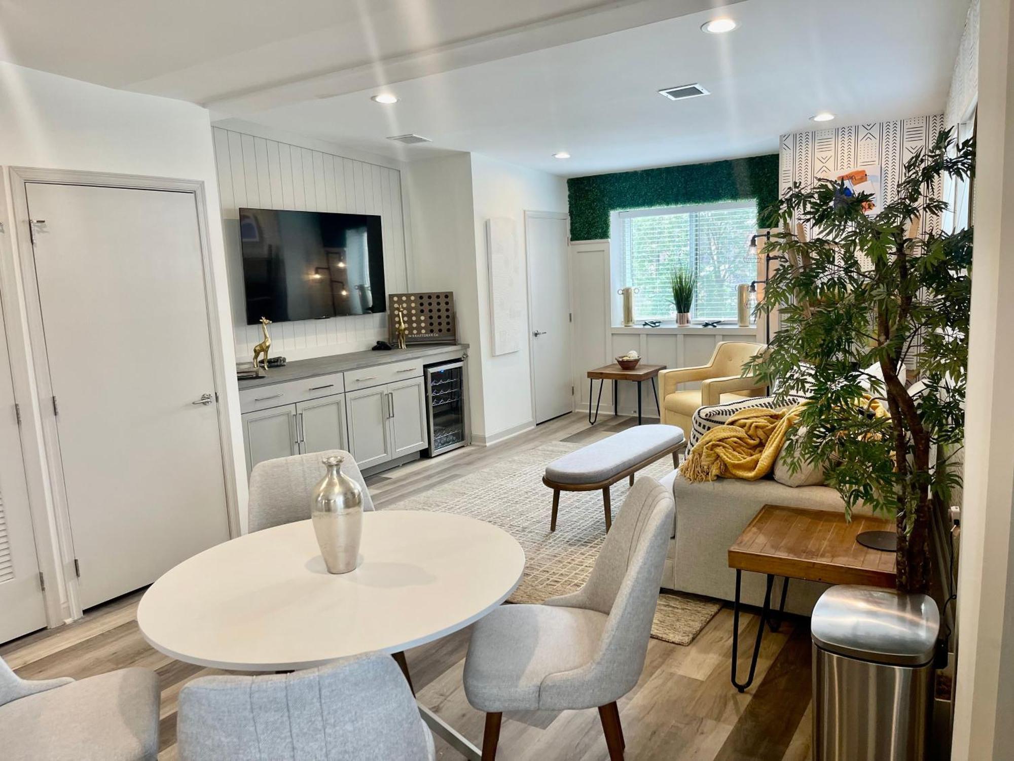 Modern Fully Renovated Suite & Loft In Downtown Trenton Room photo